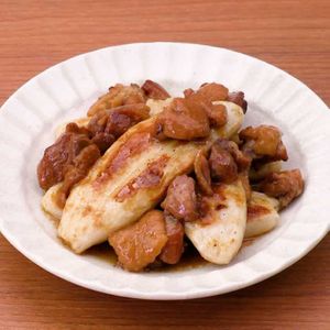 「笹かまぼこと焼き鳥缶のタレ炒め」のレシピ動画