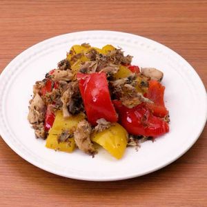 パプリカとサバ缶の塩炒め