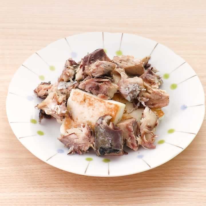 はんぺんとサバ缶の塩炒め