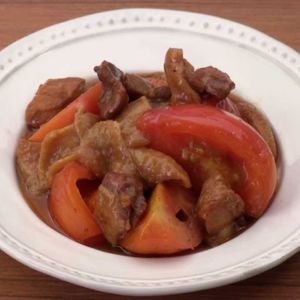 トマトと焼き鳥缶のごま油炒め