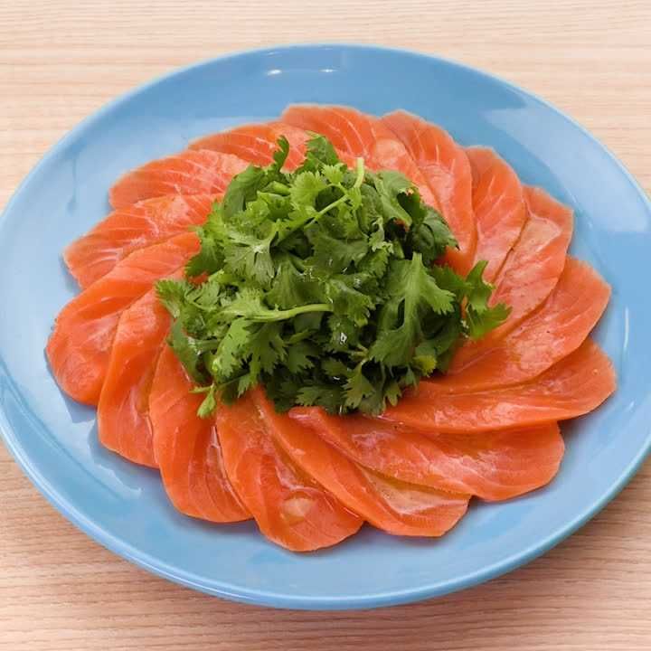 いつもと一味違う♪ サーモンのカルパッチョ (ナンプラー風味)のレシピ