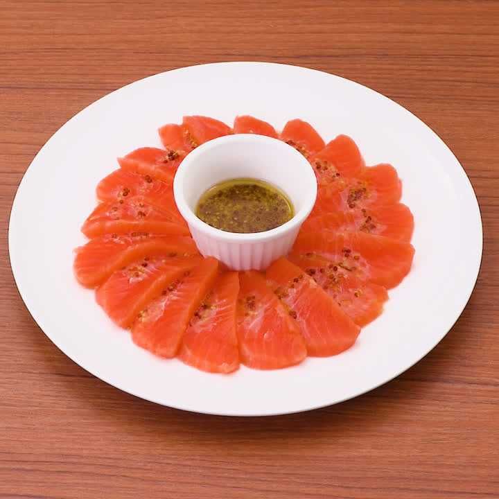 サーモンのカルパッチョ(ハニーマスタード風味)