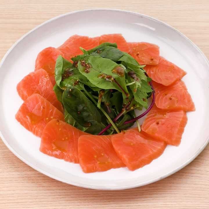 サーモンのカルパッチョ(マスタード醤油風味)