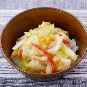 「キャベツとコーンのコンソメバター炒め」のレシピ動画