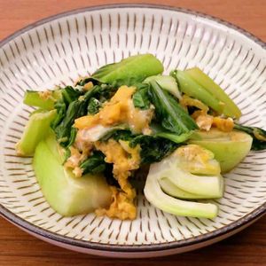 「チンゲン菜と卵のポン酢炒め」のレシピ動画