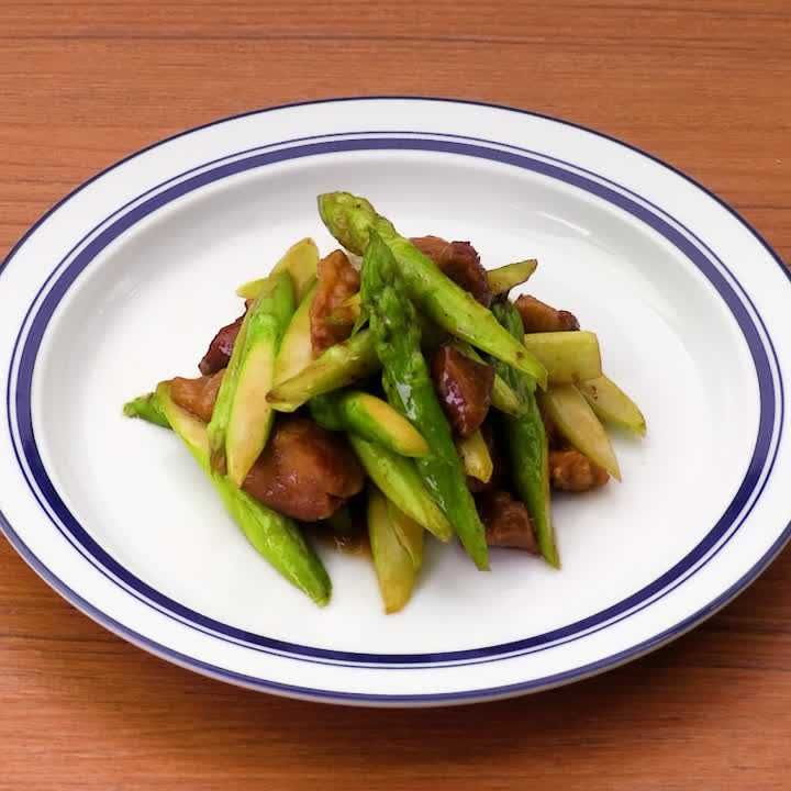 アスパラと焼き鳥缶のごま油炒め