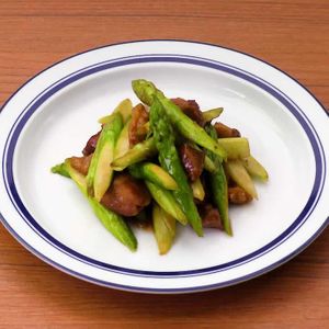 アスパラと焼き鳥缶のごま油炒め