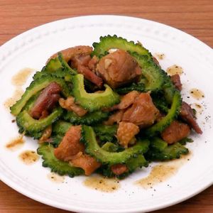 ゴーヤーと焼き鳥缶のごま油炒め