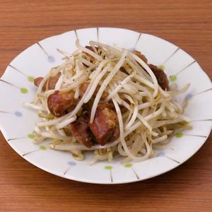 もやしと焼き鳥缶のごま油炒め