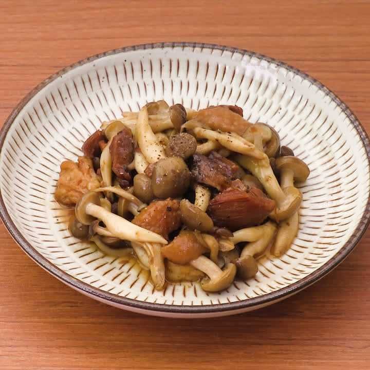 しめじと焼き鳥缶のごま油炒め
