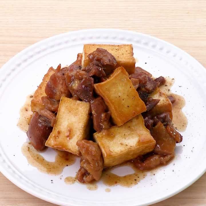 厚揚げと焼き鳥缶のごま油炒め