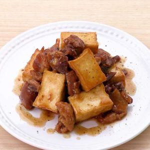 厚揚げと焼き鳥缶のごま油炒め