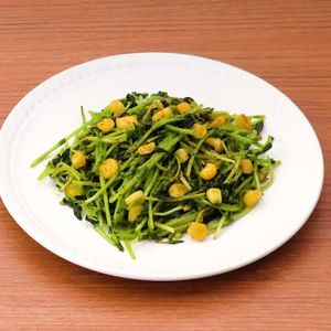 豆苗とコーンのカレーバター炒め