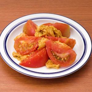 「トマトと卵のカレー炒め」のレシピ動画