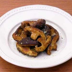 「しいたけのカレー炒め」のレシピ動画