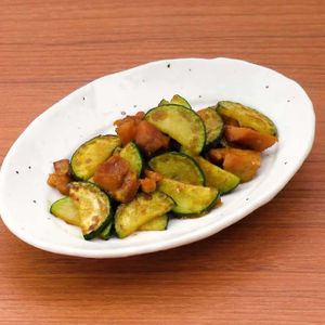 ズッキーニと焼き鳥缶のカレー炒め