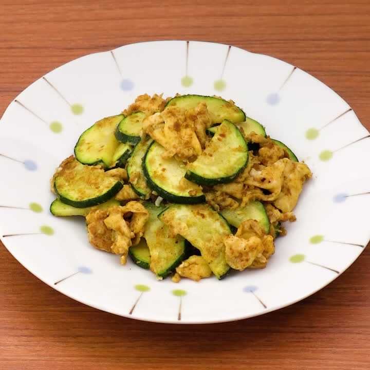 ズッキーニと卵のカレー炒め