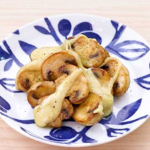 「マッシュルームのカレーチーズソテー」のレシピ動画