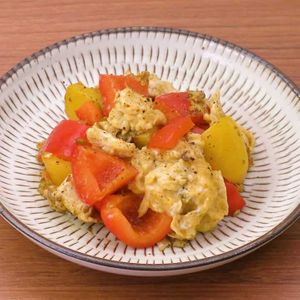 パプリカと卵のカレー炒め