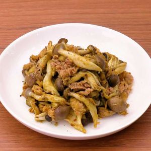 「しめじのツナカレー炒め」のレシピ動画