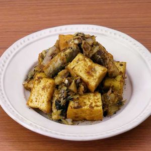厚揚げとサバ缶のカレー炒め