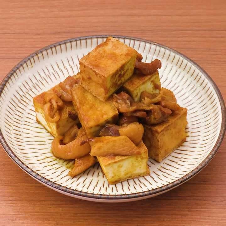 厚揚げと焼き鳥缶のカレー炒め