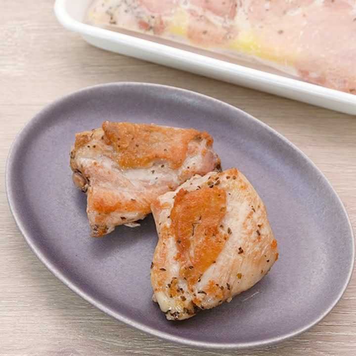 下味冷凍 鶏もも肉のバジルオイル焼き