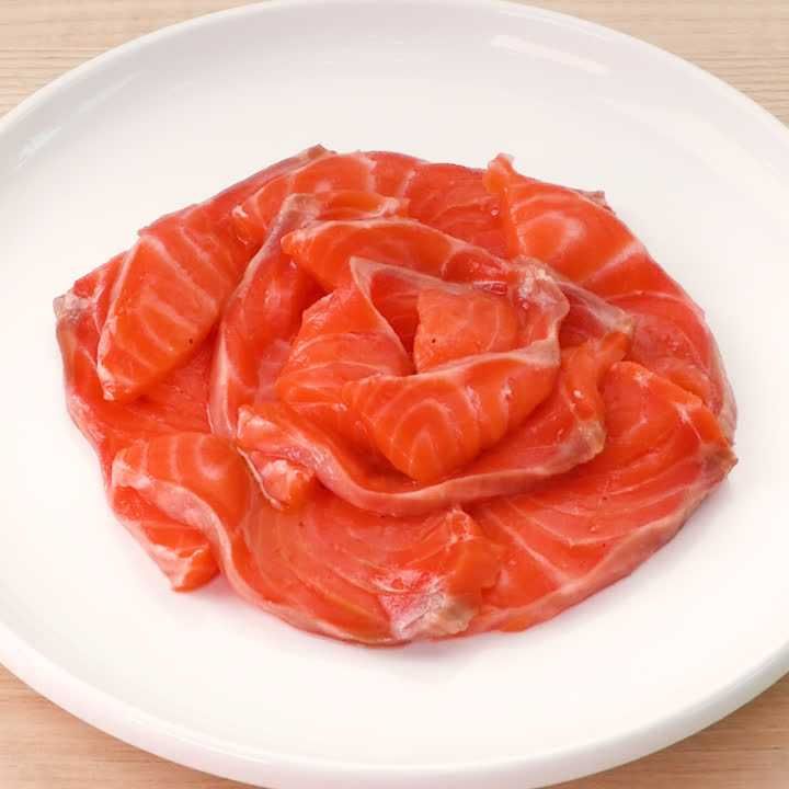 サーモンのカルパッチョ (青じそ風味)