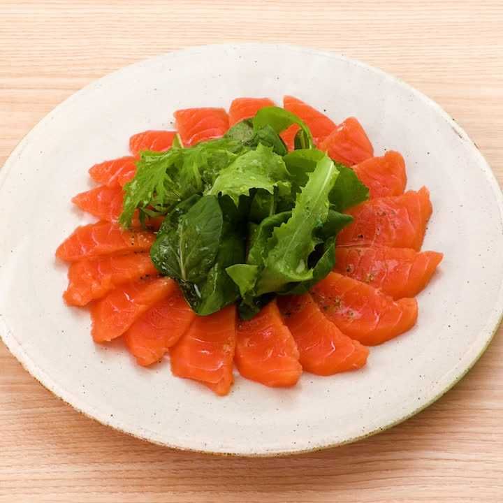 サーモンのカルパッチョ(レモンハーブ風味)