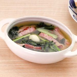 「小松菜とベーコンのアヒージョ」のレシピ動画