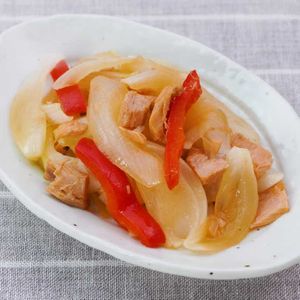 「玉ねぎとパプリカのレンジ煮」のレシピ動画