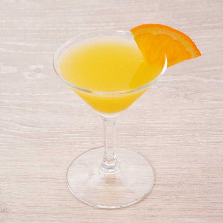 ファジーネーブルとは？味わいや度数・作り方をご紹介 | デリッシュ