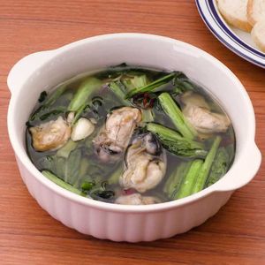 「牡蠣と小松菜のアヒージョ」のレシピ動画