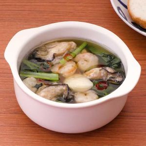 「小松菜とえびと牡蠣のアヒージョ」のレシピ動画