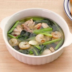 「小松菜とチキンとえびのアヒージョ」のレシピ動画