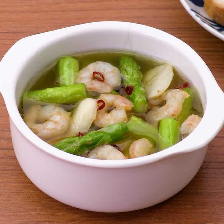 えびとアスパラのアヒージョ