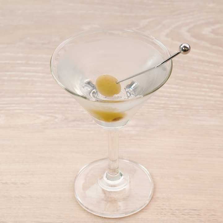 おいしいカクテルの作り方 ドライマティーニのレビュー Delish Kitchen