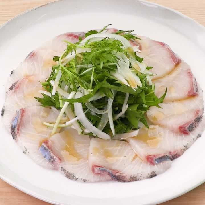 ブリのカルパッチョ(ごま油風味)