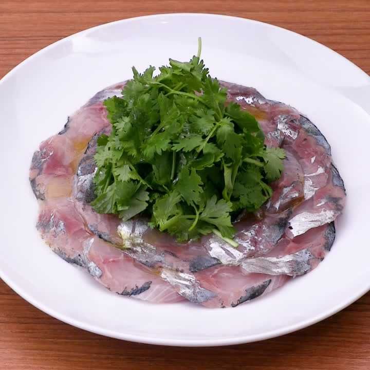 アジのカルパッチョ (ナンプラー風味)