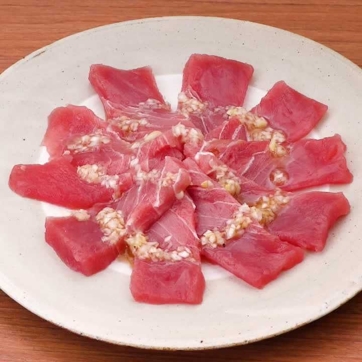マグロのカルパッチョ(ねぎ塩レモン風味)