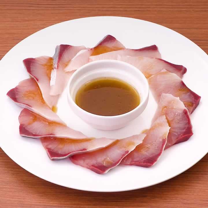 ブリのカルパッチョ(にんにくレモン醤油風味)