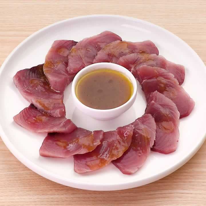 カツオのカルパッチョ(にんにくレモン醤油風味)