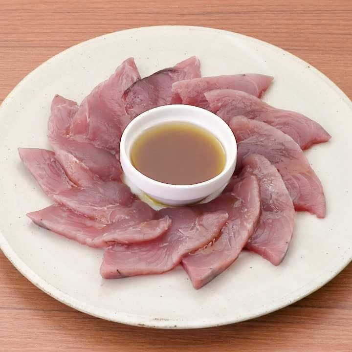 カツオのカルパッチョ (青じそ風味)