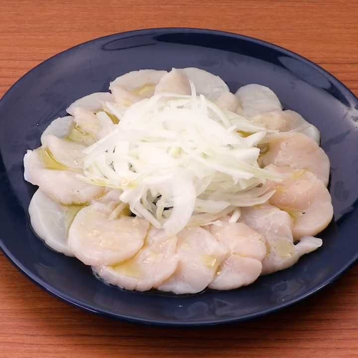 ホタテのカルパッチョ(白ワインビネガー風味)