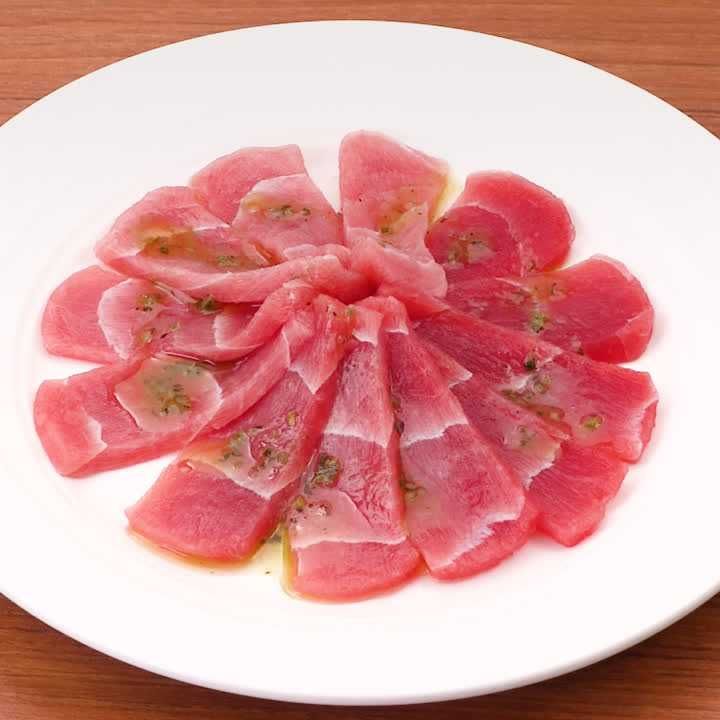 マグロのカルパッチョ(バジル風味)