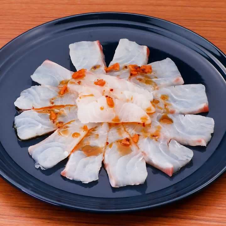 鯛のカルパッチョ(ラー油風味)