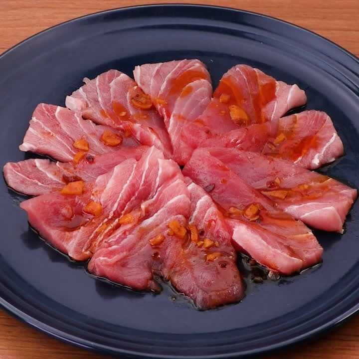 マグロのカルパッチョ(ラー油風味)