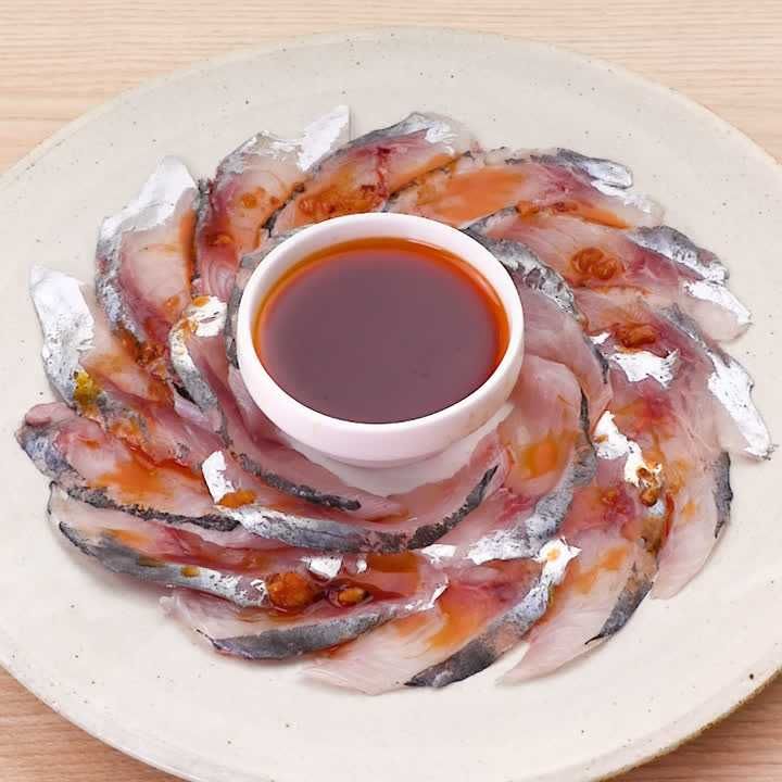 アジのカルパッチョ(ラー油風味)