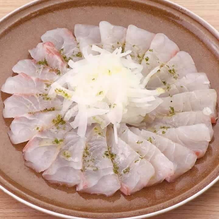 鯛のカルパッチョ(パセリ風味)