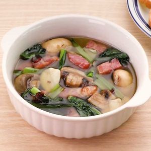 「マッシュルームと小松菜の簡単アヒージョ」のレシピ動画